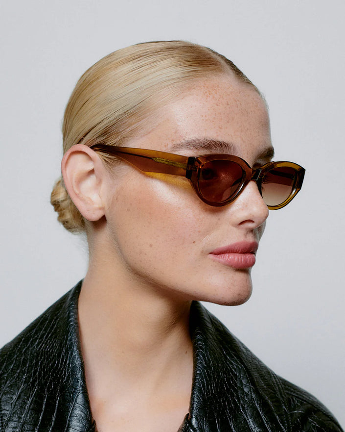 a-kjaerbede-winnie-womens-sunglasses-smoke-transparent