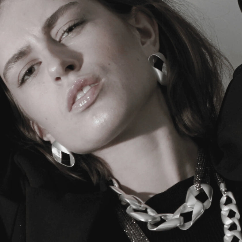 dnsk-anastazia-chunky-post-earring