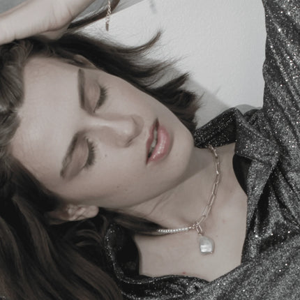 dnsk-audrey-short-chunky-pearl-mix-necklace-gold-plating