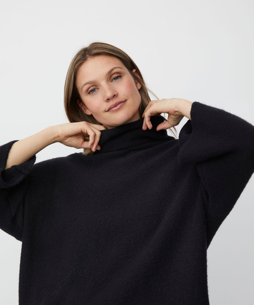 masai-aw25-womenswear-foxanne-jumper-1011151-black