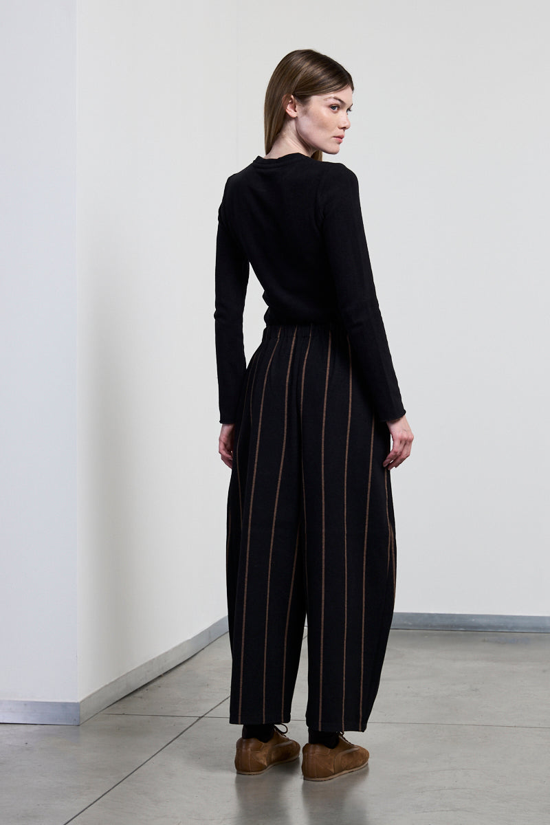 neirami-aw25-womenswear-easy-trousers-p838bg-b-gessato-brush