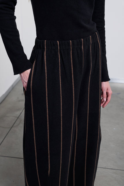 neirami-aw25-womenswear-easy-trousers-p838bg-b-gessato-brush