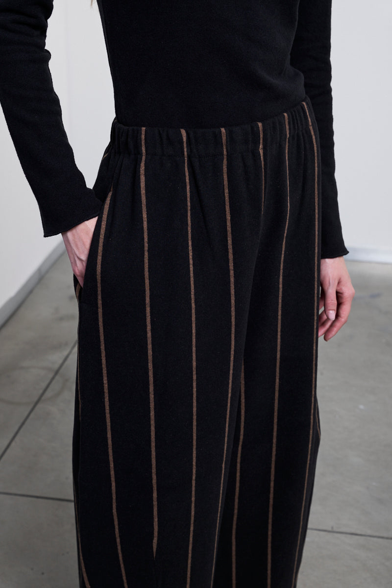 neirami-aw25-womenswear-easy-trousers-p838bg-b-gessato-brush