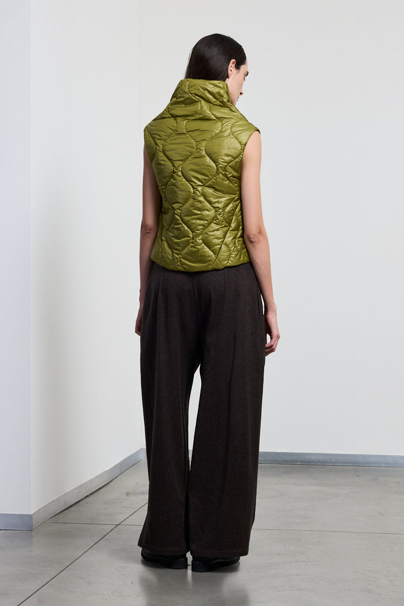 neirami-aw25-womenswear-quilted-waistcoat-c124on-onion-acacia