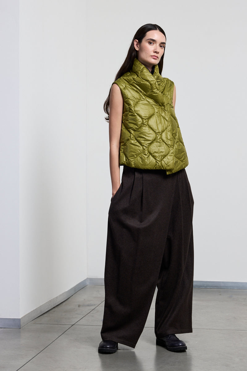 neirami-aw25-womenswear-quilted-waistcoat-c124on-onion-acacia
