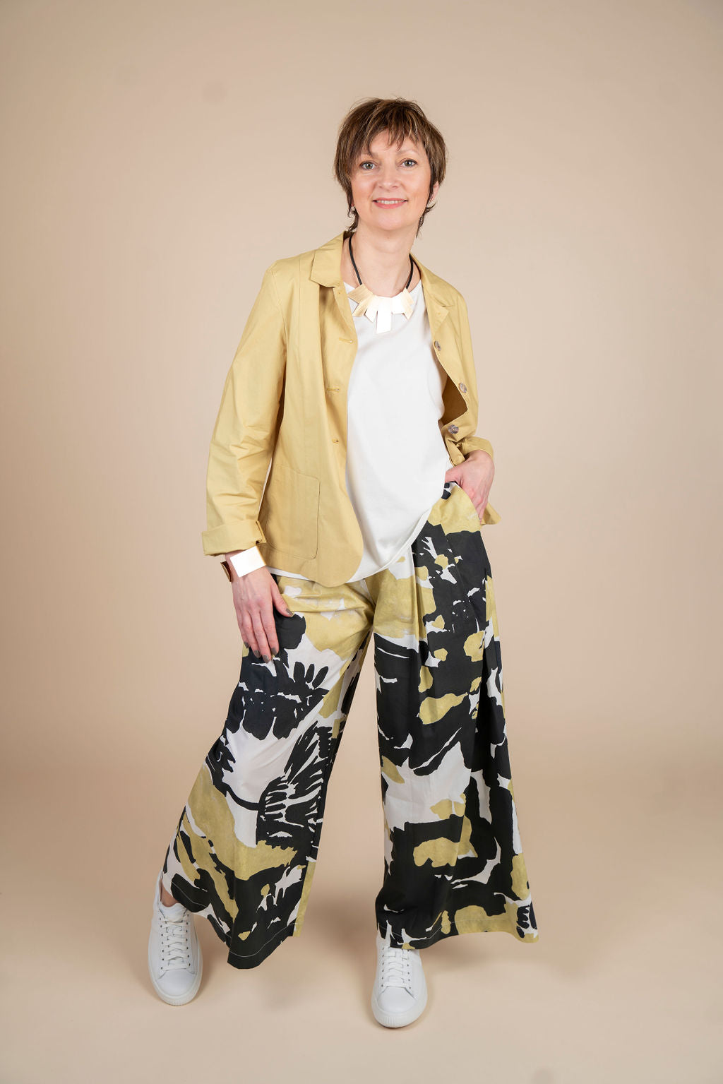 Neirami - Women's Midi Jacket in Golden Pelleovo