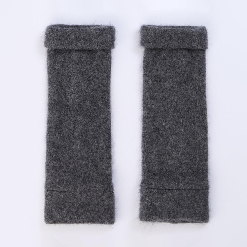 turtle-doves-recycled-cashmere-fingerless-gloves-in-charcoal