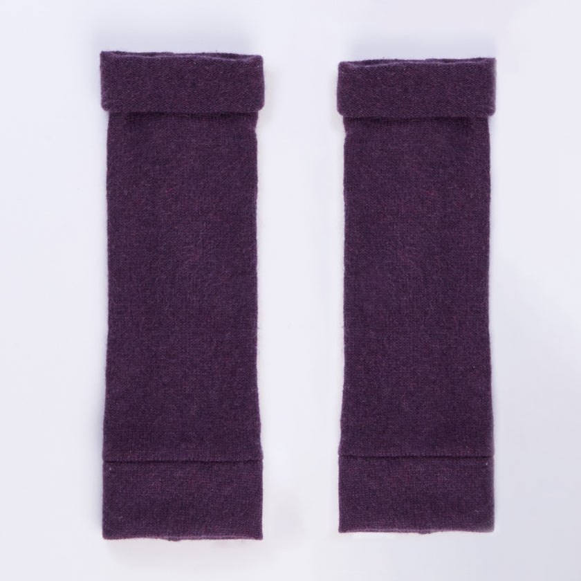 turtle-doves-recycled-cashmere-fingerless-gloves-in-purple