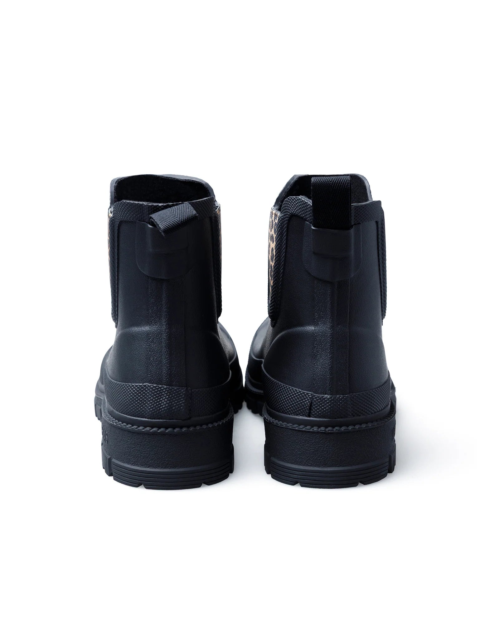 verbenas-rainboots-lua-mate-animal-fur-black-sand-leo