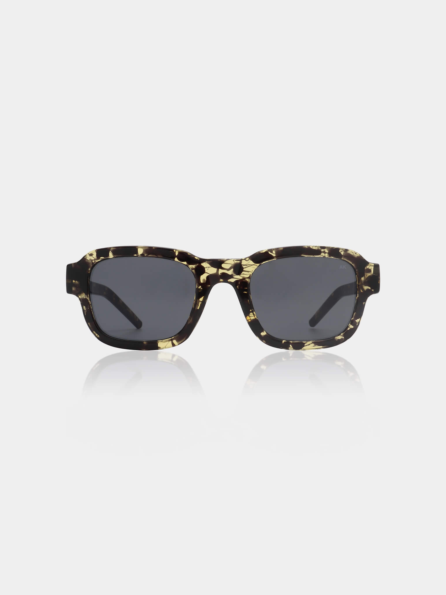 Black and white tortoise shell sunglasses outlet