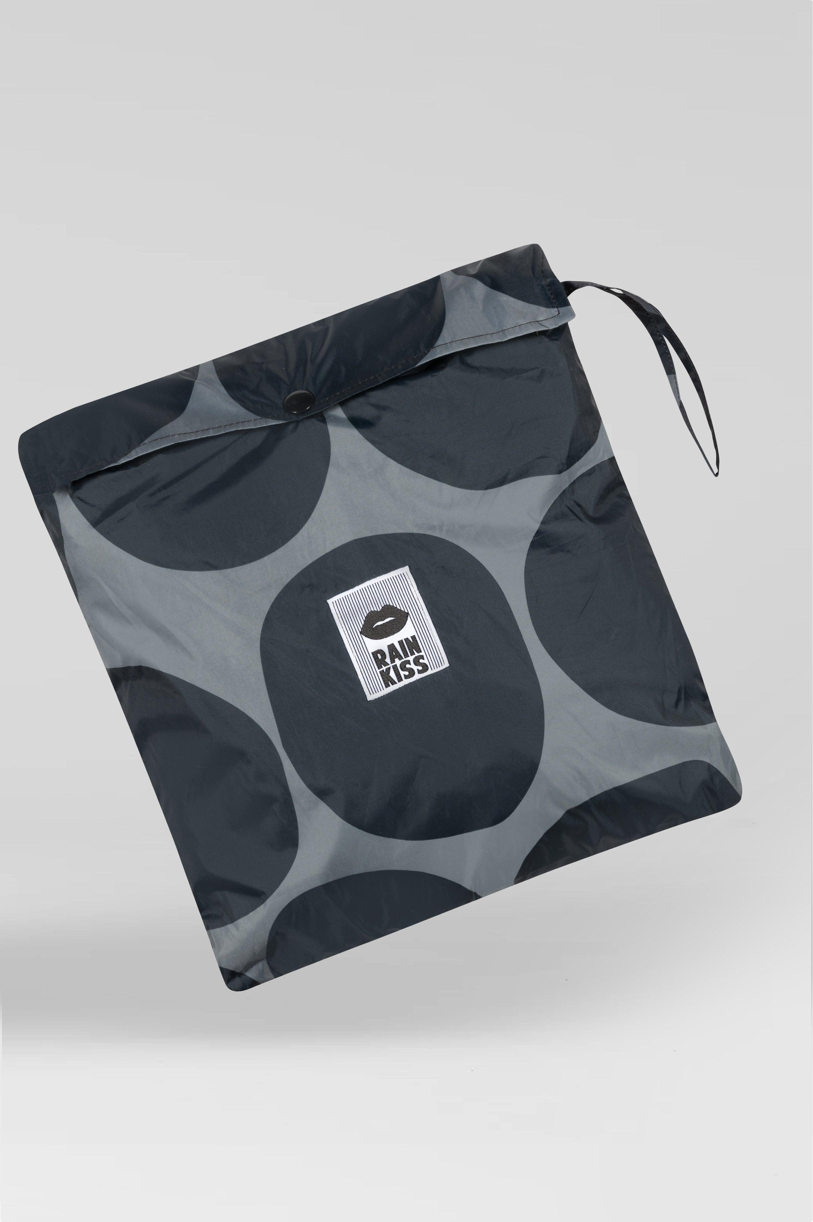 Rainkiss-Black-Polka-Rain-Poncho-pouch