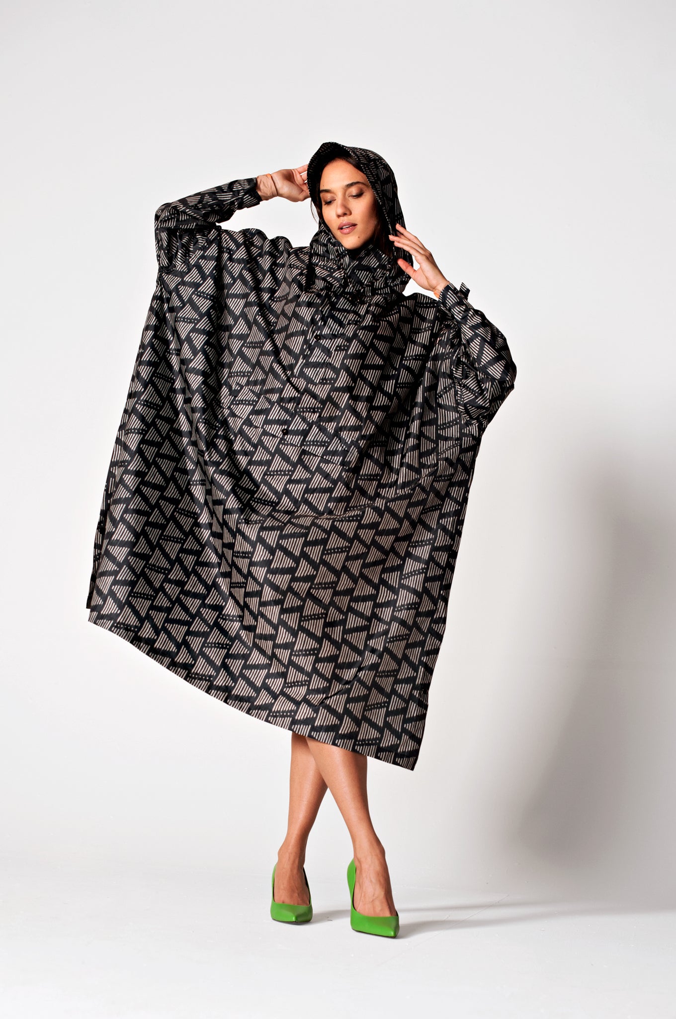 Rainkiss-waterproof-poncho-Moa