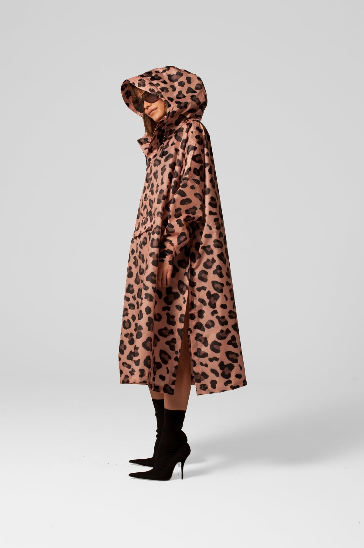 RAINKISS_Poncho-Pink_Panther